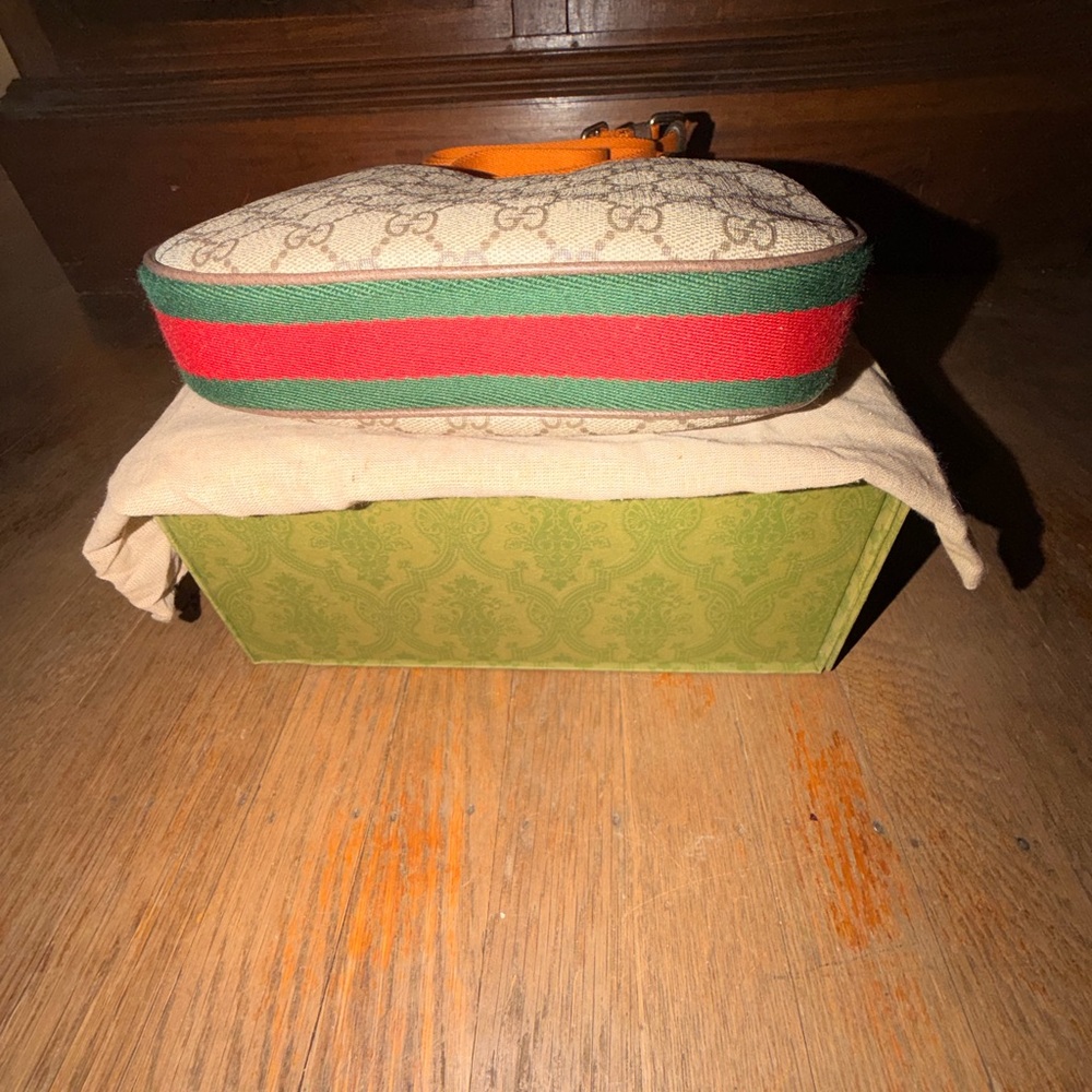 Gucci Attache Small Shoulder Bag In Beige And Ebony Supreme Canvas
Authentic - Picture 9 of 15